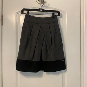 Like new aritzia Wilfred wool pleated A-line black and grey skirt size zero 0